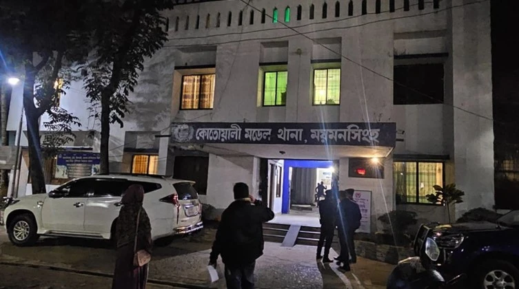 পাঁচ পুলিশ সদস্যকে কুপিয়ে হাতকড়াসহ আসামি ছিনতাই